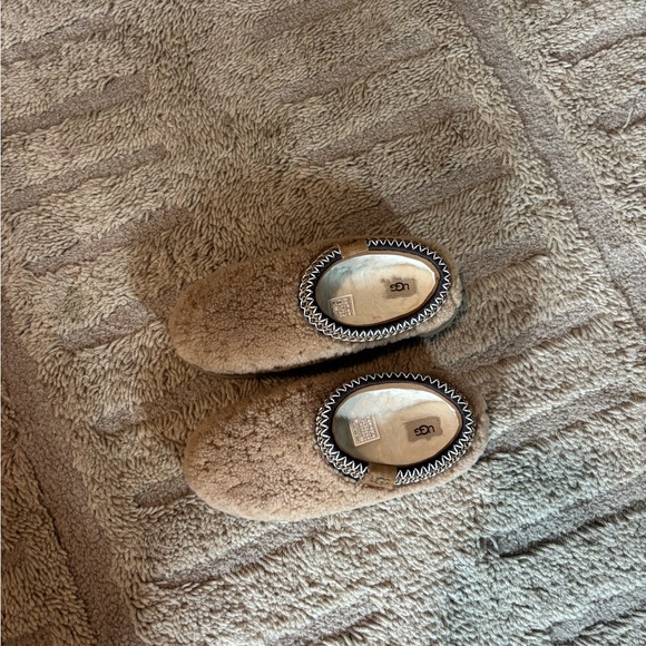 UGG Tazz Slip Ons - Picture 1 of 5